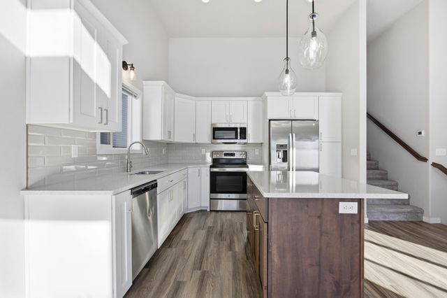 4960 37th Avenue S, Fargo, ND 58104