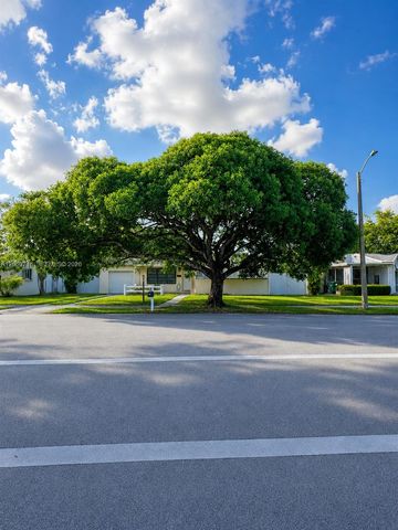 9395 Nassau Dr, Cutler Bay, FL 33189