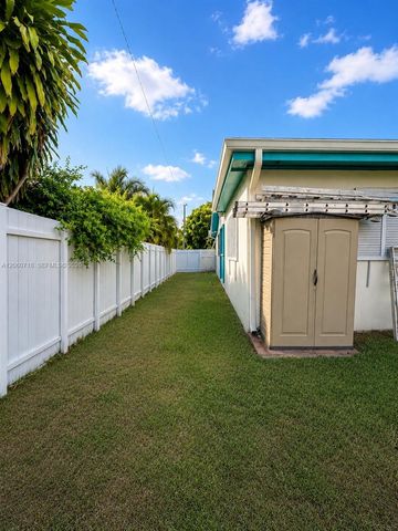 9395 Nassau Dr, Cutler Bay, FL 33189