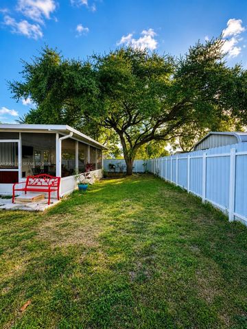 9395 Nassau Dr, Cutler Bay, FL 33189