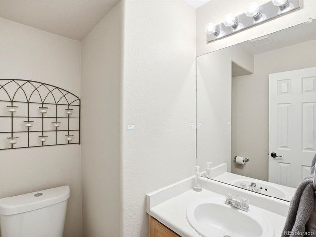 1362 S Cathay Ct 101, Aurora, CO 80017