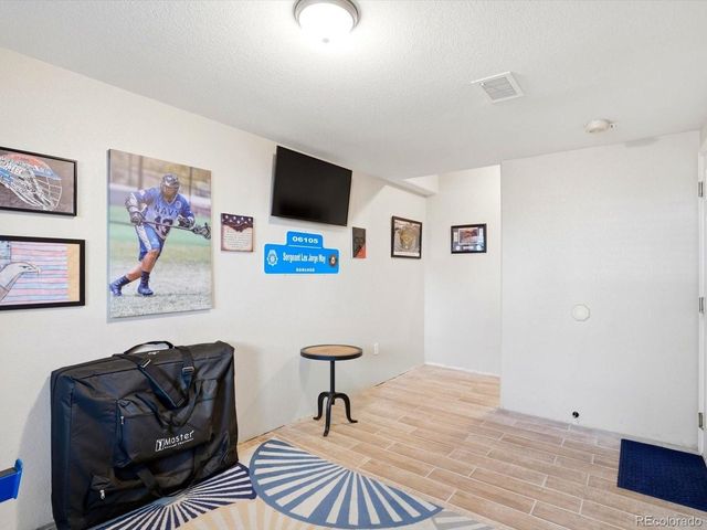 1362 S Cathay Ct 101, Aurora, CO 80017