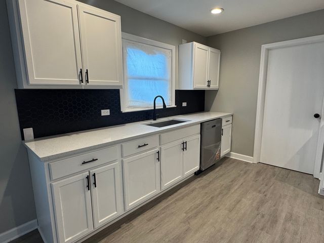 5735 W 80th Street, Burbank, IL 60459