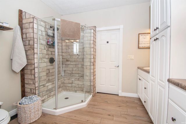 8384 E 350 N, Kendallville, IN 46755