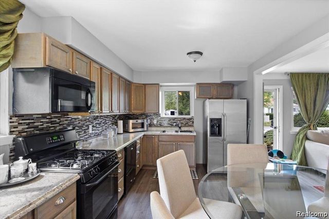 5009 Campbell Street, Dearborn Heights, MI 48125