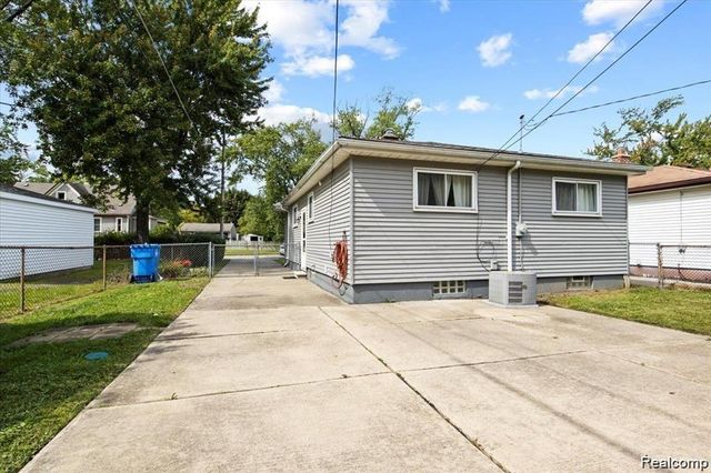 5009 Campbell Street, Dearborn Heights, MI 48125