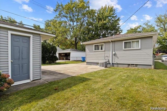 5009 Campbell Street, Dearborn Heights, MI 48125