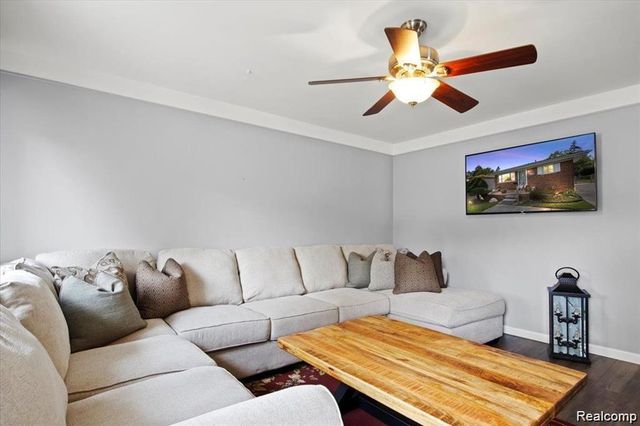 5009 Campbell Street, Dearborn Heights, MI 48125