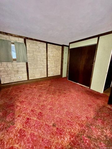 107 Ball Park Lane, Hicksville, NY 11801