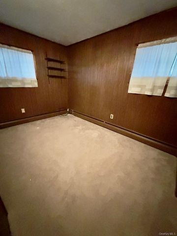 107 Ball Park Lane, Hicksville, NY 11801