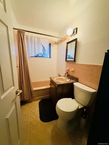 107 Ball Park Lane, Hicksville, NY 11801