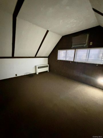 107 Ball Park Lane, Hicksville, NY 11801