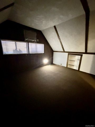 107 Ball Park Lane, Hicksville, NY 11801