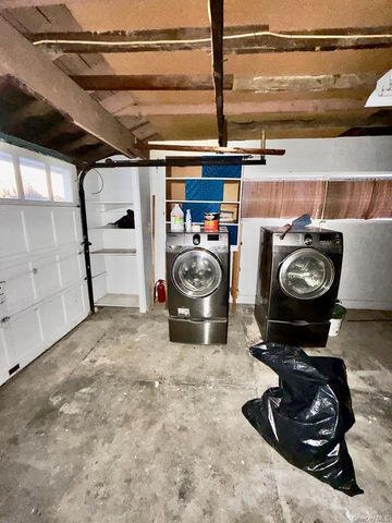 107 Ball Park Lane, Hicksville, NY 11801