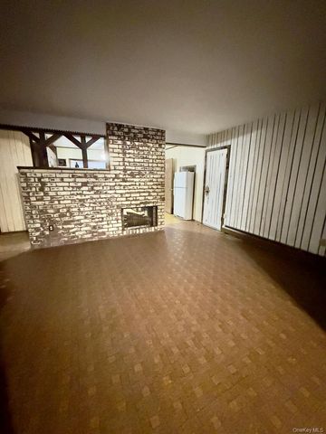 107 Ball Park Lane, Hicksville, NY 11801