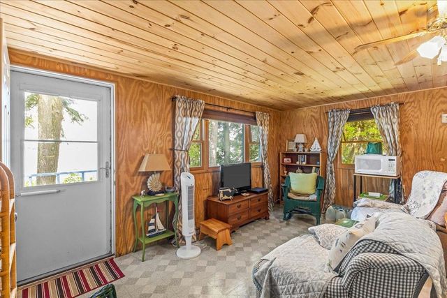 306 Hammond Shore Road, Franklin, VT 05457