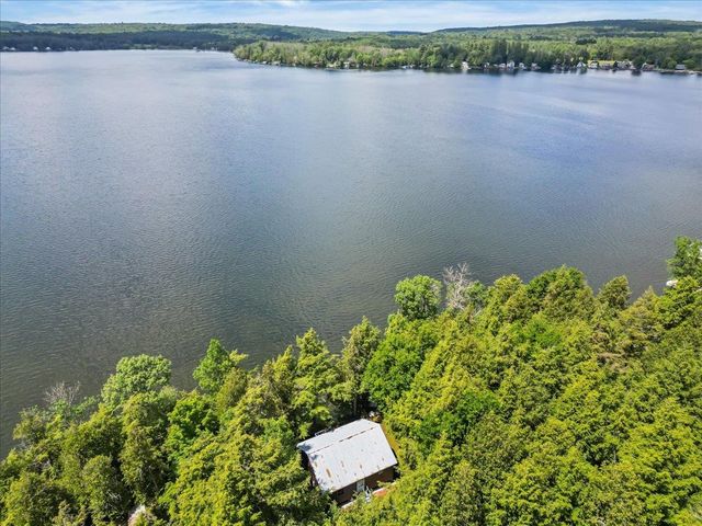 306 Hammond Shore Road, Franklin, VT 05457
