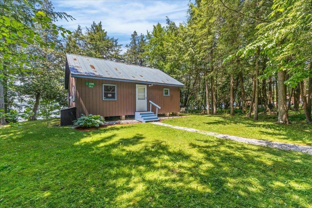 306 Hammond Shore Road, Franklin, VT 05457