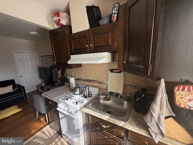 921 N 3RD ST, Reading, PA 19601