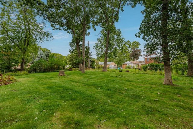 5254 S Allenwood LANE, Hales Corners, WI 53130