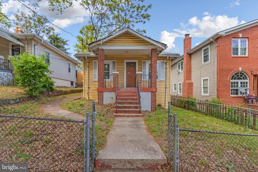 4530 DIX ST NE, Washington, DC 20019