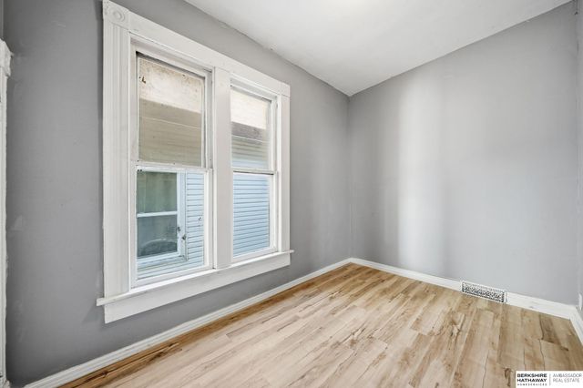 1775 S 9 Street, Omaha, NE 68108