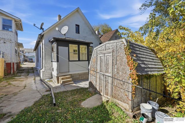 1775 S 9 Street, Omaha, NE 68108