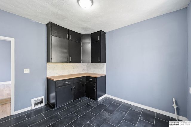 1775 S 9 Street, Omaha, NE 68108