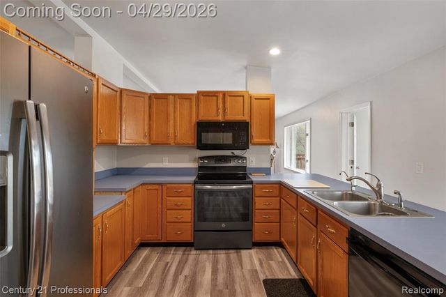 9200 Clyde Road, Fenton, MI 48430