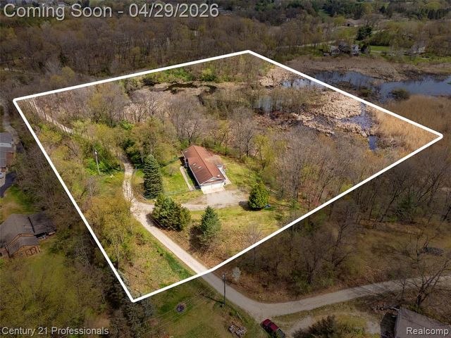 9200 Clyde Road, Fenton, MI 48430