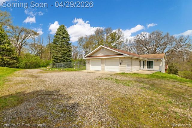 9200 Clyde Road, Fenton, MI 48430