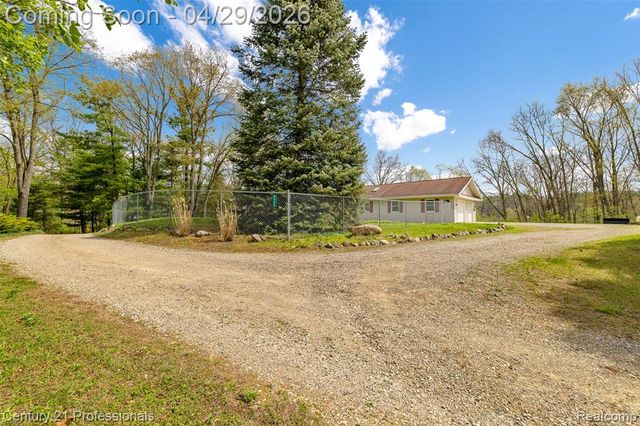 9200 Clyde Road, Fenton, MI 48430