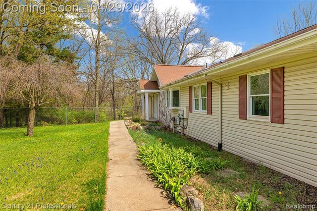 9200 Clyde Road, Fenton, MI 48430