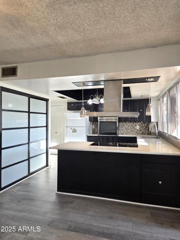 4711 W NORTHERN Avenue, Glendale, AZ 85301