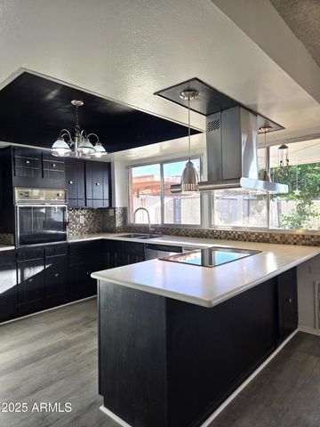 4711 W NORTHERN Avenue, Glendale, AZ 85301