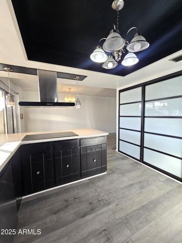 4711 W NORTHERN Avenue, Glendale, AZ 85301