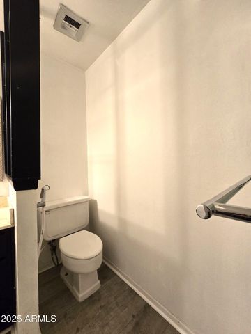 4711 W NORTHERN Avenue, Glendale, AZ 85301