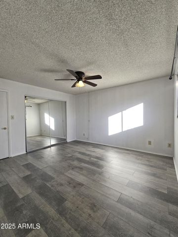 4711 W NORTHERN Avenue, Glendale, AZ 85301