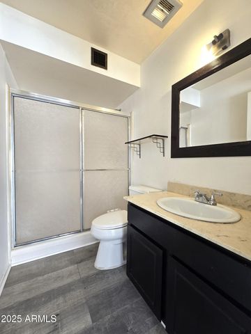 4711 W NORTHERN Avenue, Glendale, AZ 85301