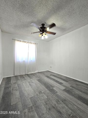 4711 W NORTHERN Avenue, Glendale, AZ 85301