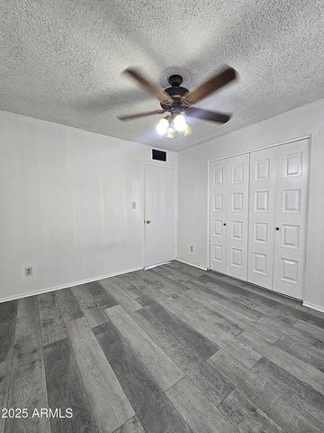 4711 W NORTHERN Avenue, Glendale, AZ 85301