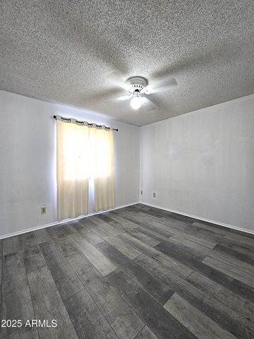 4711 W NORTHERN Avenue, Glendale, AZ 85301