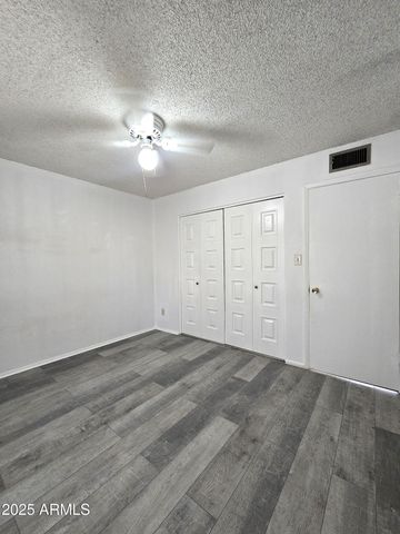 4711 W NORTHERN Avenue, Glendale, AZ 85301