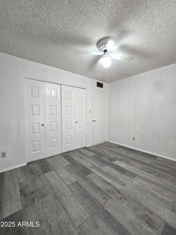 4711 W NORTHERN Avenue, Glendale, AZ 85301