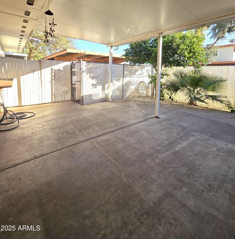 4711 W NORTHERN Avenue, Glendale, AZ 85301