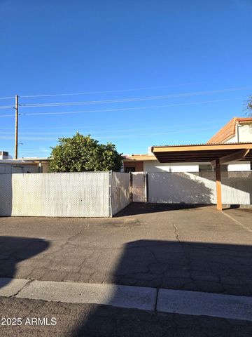 4711 W NORTHERN Avenue, Glendale, AZ 85301