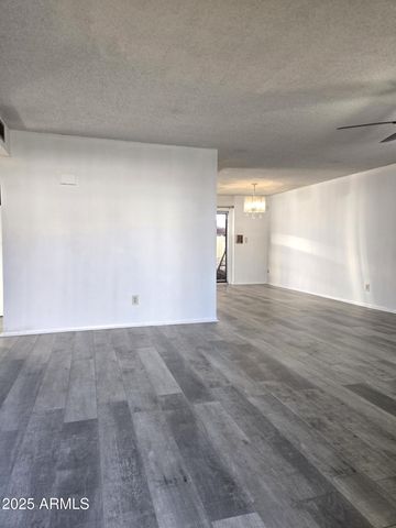 4711 W NORTHERN Avenue, Glendale, AZ 85301