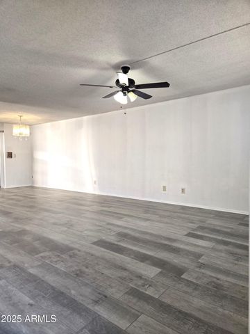 4711 W NORTHERN Avenue, Glendale, AZ 85301