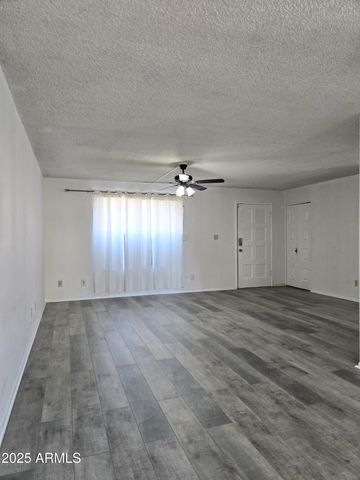 4711 W NORTHERN Avenue, Glendale, AZ 85301