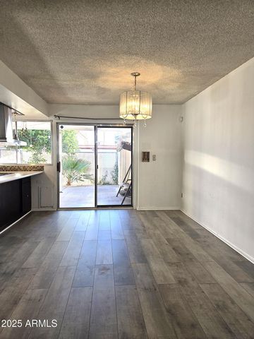 4711 W NORTHERN Avenue, Glendale, AZ 85301